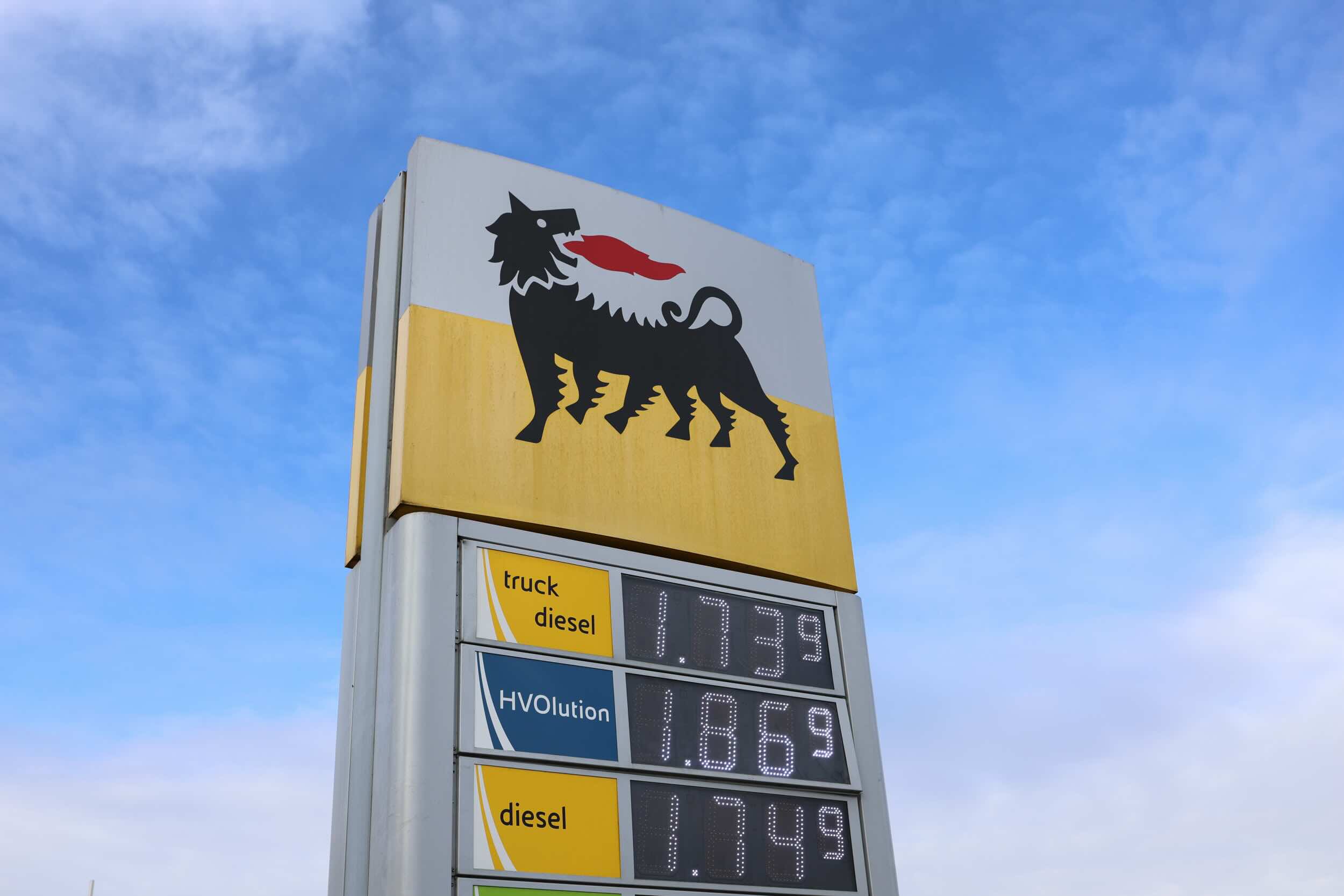 ENI transformiert Raffineriestandort Priolo in Sizilien zur HVO- und SAF-Bioraffinerie