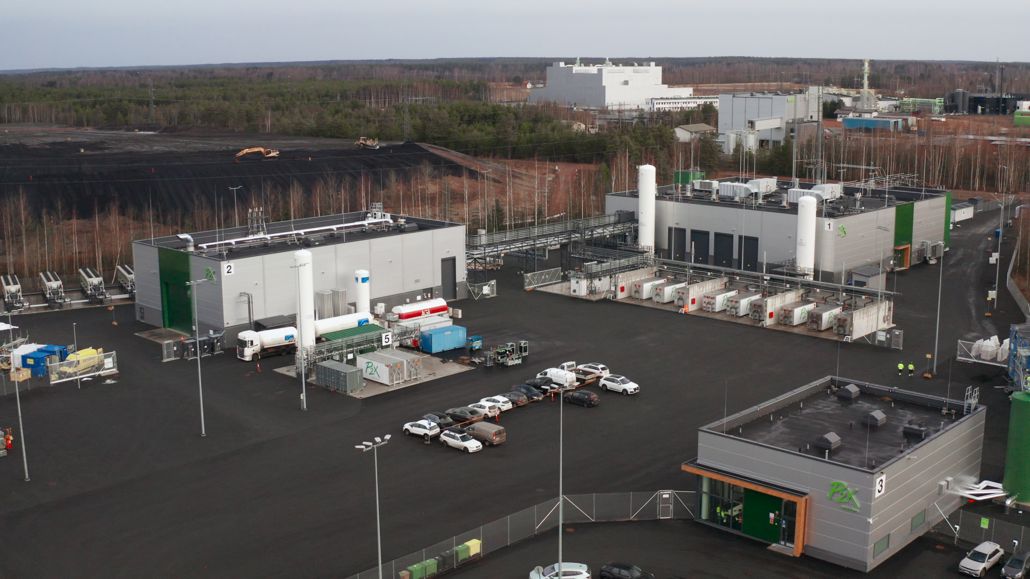Vom Power-to-X-Werk direkt in den Lkw: P2X Solutions liefert eMethan ab Oktober nach Deutschland